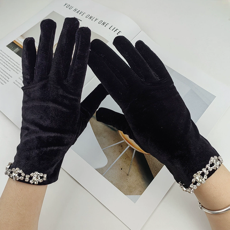Women Elegant Diamonds Beaded  - đánh giá và giá Vintage Fashion Photographers